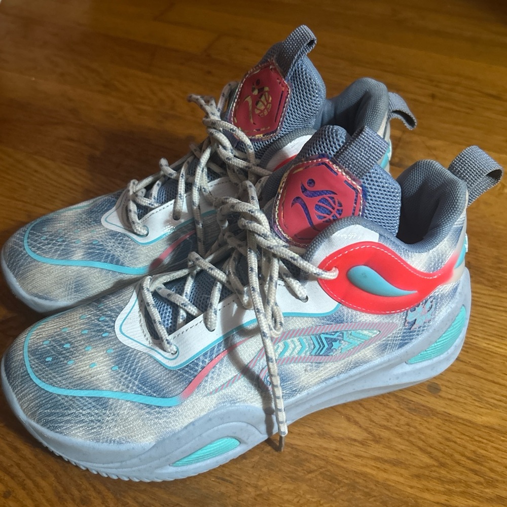 Blue and Red Sneakers with Cushioned Midsole and Mesh Upper